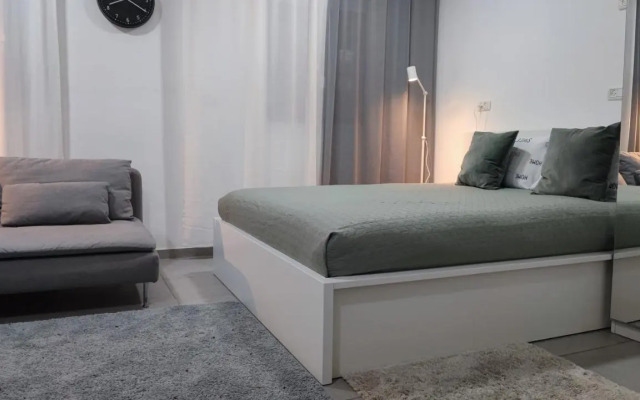 Studio Apartment 12 Minutes from Bahai's garden