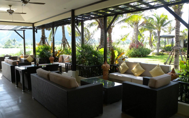 Jurassic Mountain Resort & Fishing Park