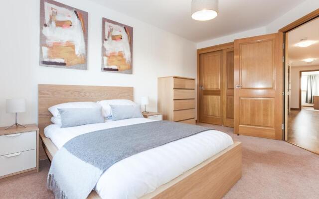Executive Riverside 3 Bed Apartment