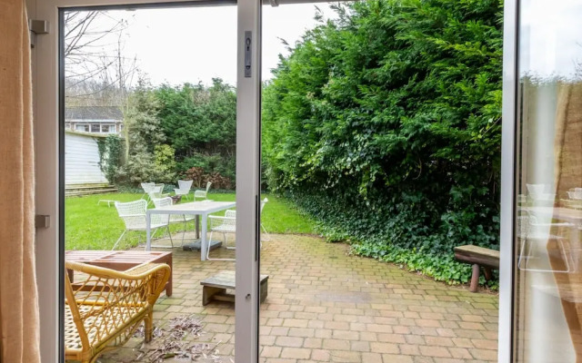 Beautiful Bungalow With Garden