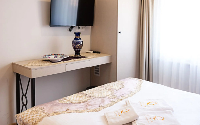 The Lola Hotel