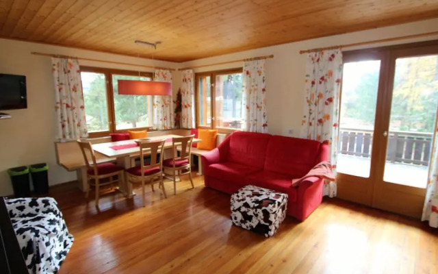Sunlit Cabin with Hot Tub in Turracherhohe