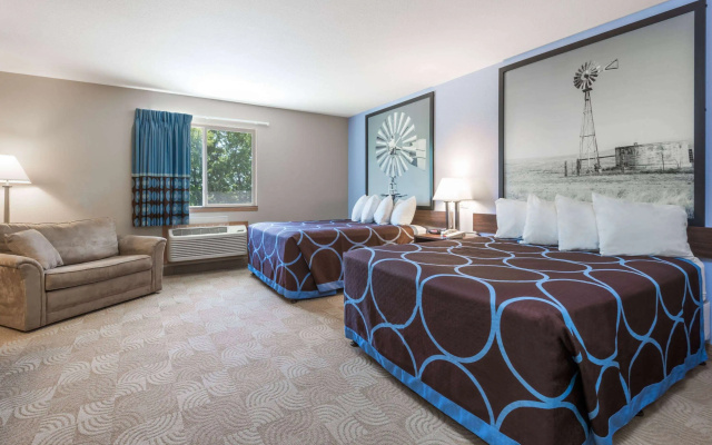 Super 8 by Wyndham Beloit KS
