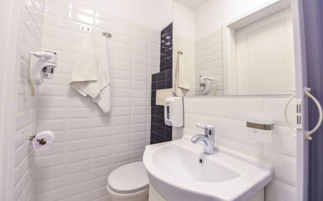 Athene - One Bedroom - Next to Victoria Avenue and Cismigiu Gardens