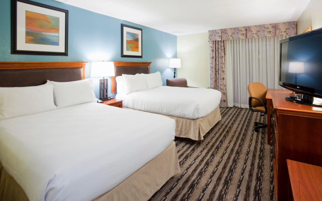 Holiday Inn & Suites St. Cloud by IHG