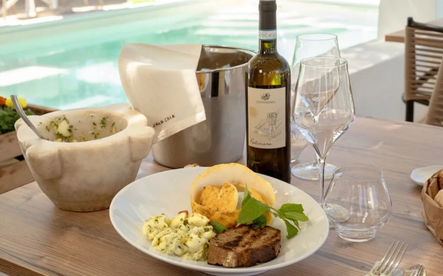Calacala rooms, restaurant & farm experience