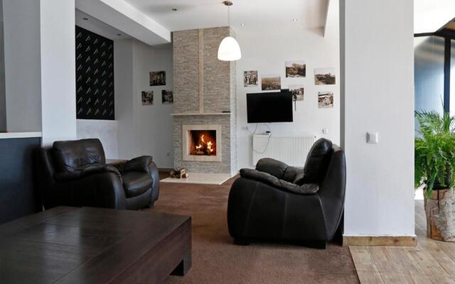 Club-2100 Hotel