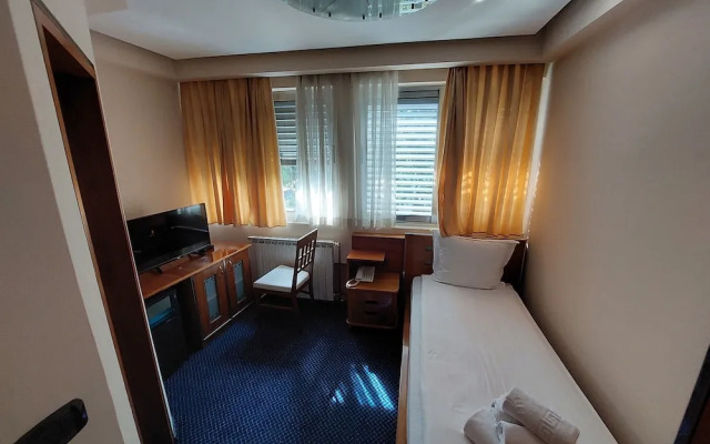 Hotel Brass