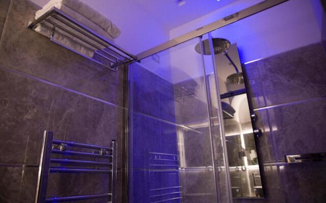 Royal Rooms Luxury Suite