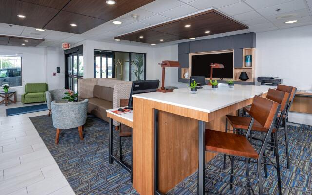 Holiday Inn Express Newport North - Middletown by IHG