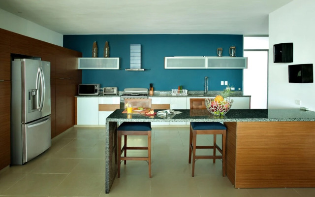 Beachfront Upscale House in Telchac