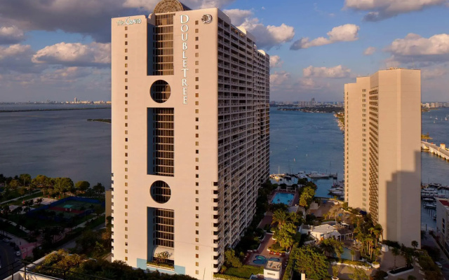 DoubleTree by Hilton Grand  Biscayne Bay