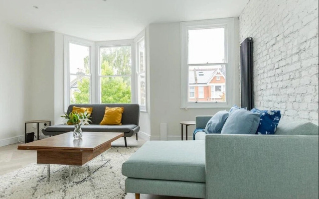 Spacious 3BR South London Apartment