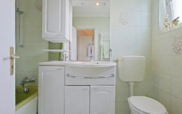 Private Apartment Relax Lincoln (4532)