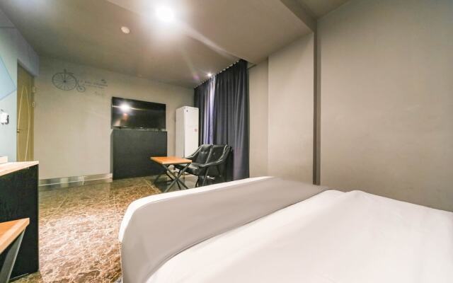 Changwon Myeongseo-dong Hotel Bucks