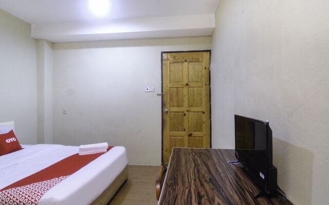 Oyo 44017 Lc Premium Stay