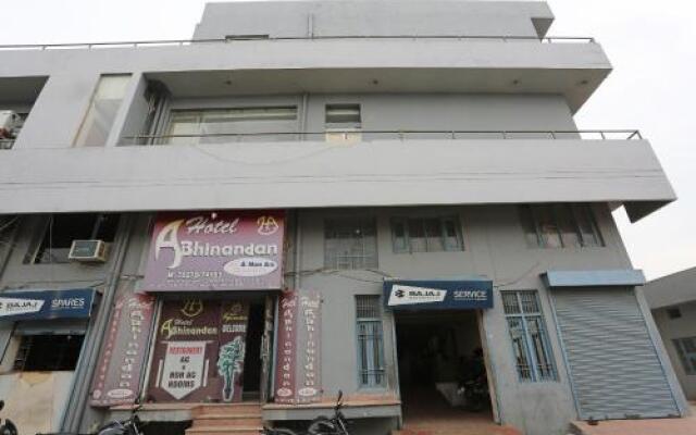 OYO 28227 Hotel Abhinandan