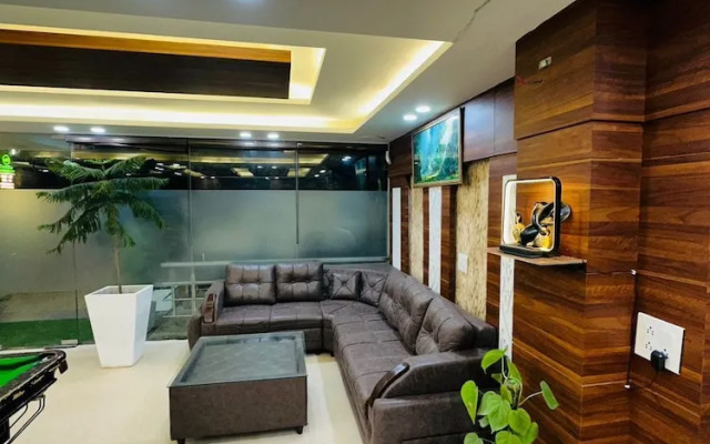 V Rooms