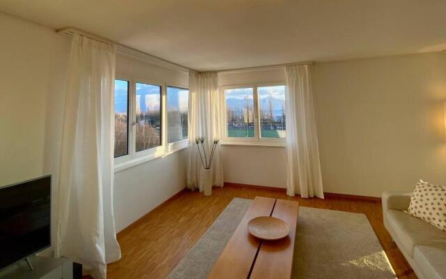 Your bright and spacious apartment by the lake