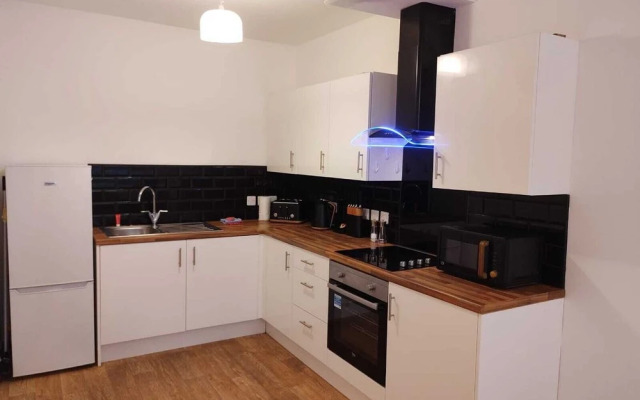 Charltons Bonds Apartments - By Week2Week