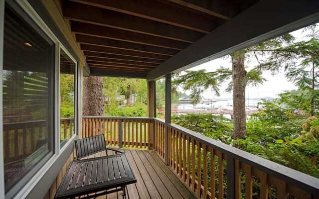 The Shoreline Tofino