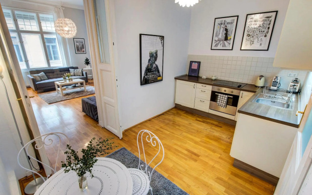 Alma's Romantic Getaway