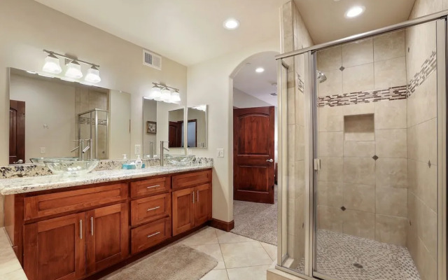 Tahoe Woods Villa - Walk to Beach and Gondola/ Heavenly Ski