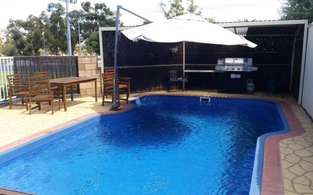 Sun Centre Motel
