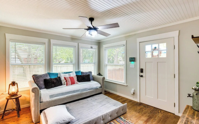 Lindale Vacation Rental w/ Deck & Grill!