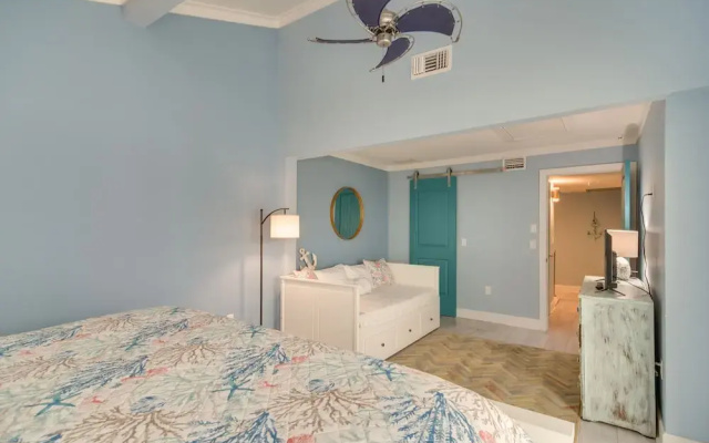 Poolside Madeira Beach Abode w/ Balcony!
