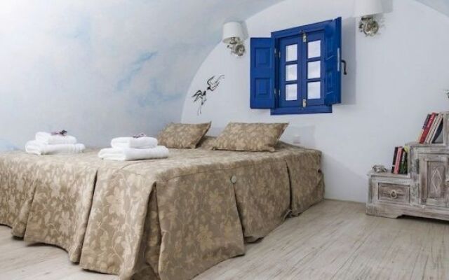 Oia's Sunset Apartments