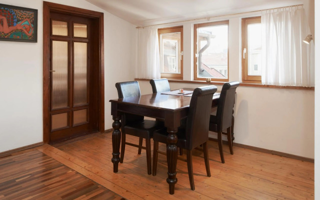 Regina House- sv. Mikalojaus 13