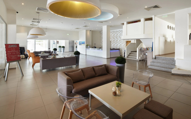 Melpo Antia Hotel & Suites