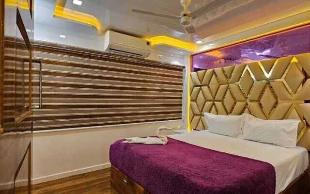 Anugraha Houseboats