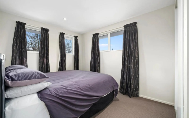Hideaway on Hunter - Wanaka Holiday Home – Guest Rooms – Wanaka