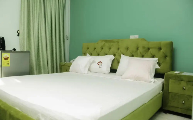 Plus 33 Hotel