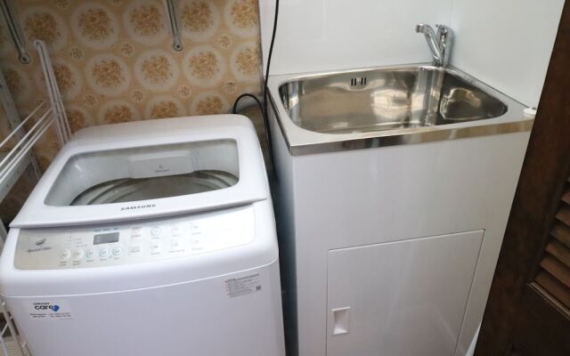 Sunny Unit on Grey Street