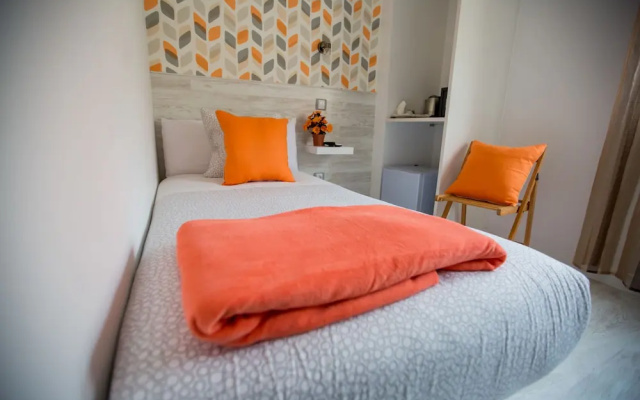 Hostal Adis