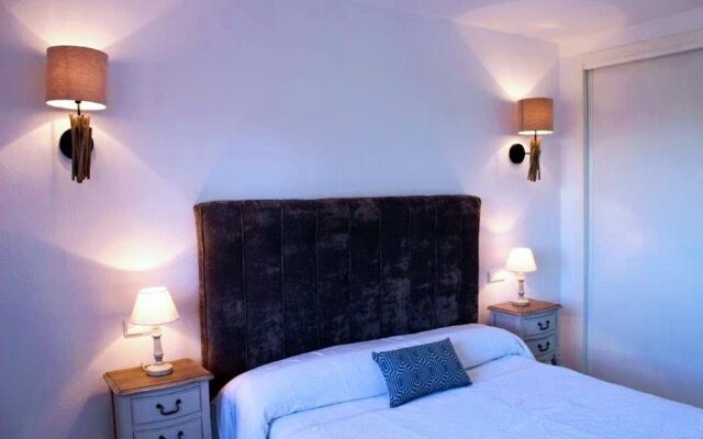 Blue Kingfisher Apartment