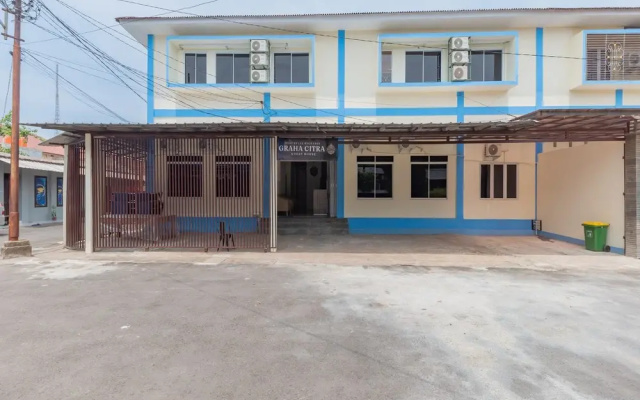 RedDoorz Plus Near Rsud Gunung Jati Cirebon