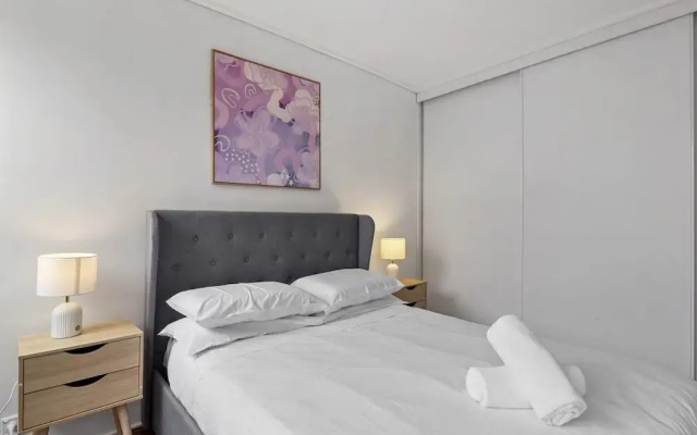 Spacious 3-bed Townhouse With Courtyard