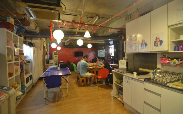 Kimchee Sinchon Guesthouse