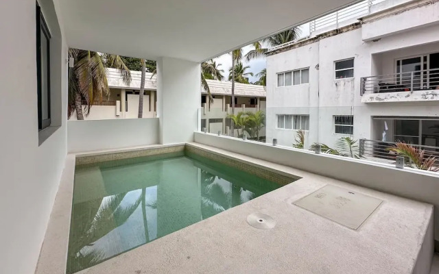 Incredibly Beautiful Condo Just Steps to the Beach