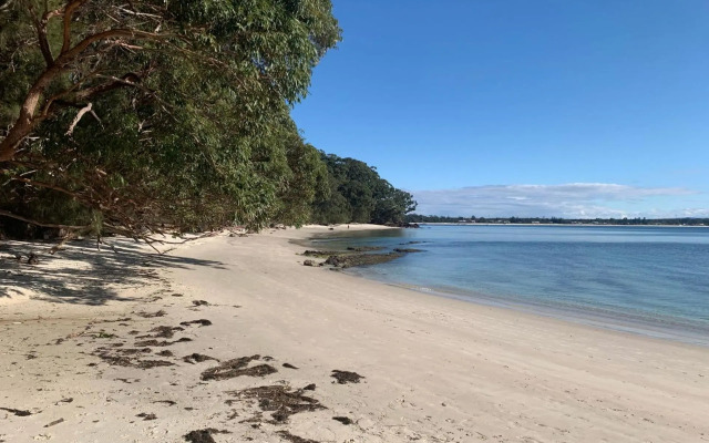 Stylish Family Beach House Walking Distance to 3 Beaches