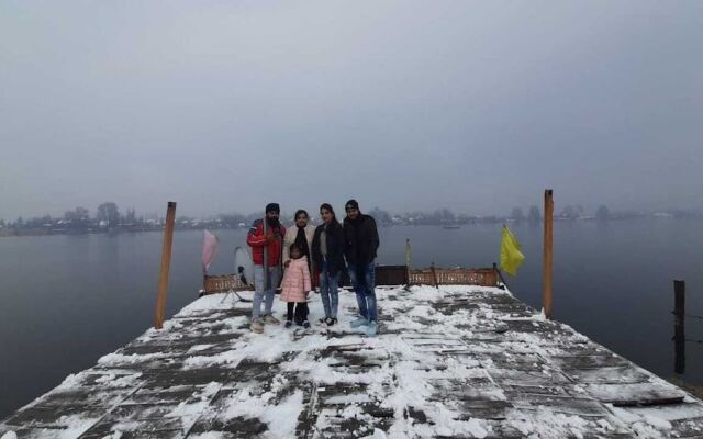 New kolohai Group of Houseboats
