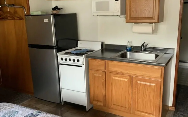 Curley's Resort & Dive Center