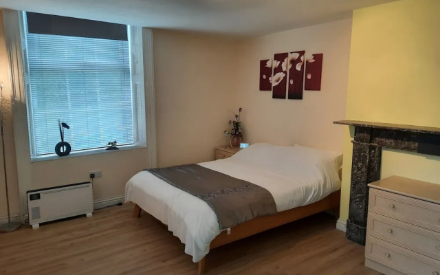 Self Contained Studio Flat in Winterton Hall