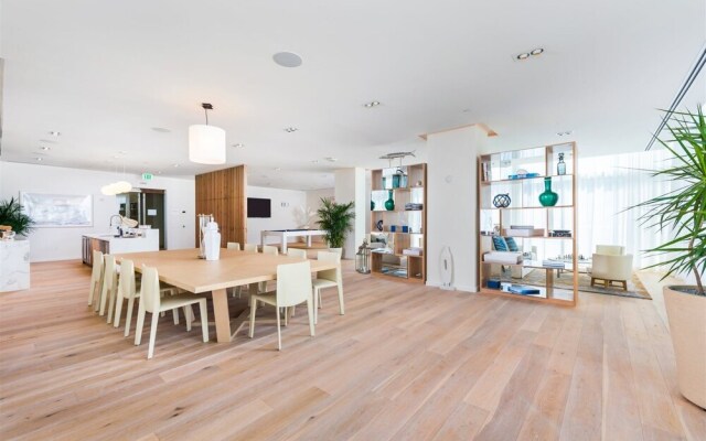 Top Fort Lauderdale Condo 9th Floor - Private and Sanitized, Hotel Amenities, Free Parking for Stays Over 27 Days, 400 ft From the Beach. Hosted by Super Host!