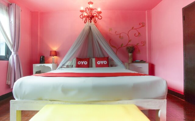 OYO 75303 V Home Guesthouse Sunday Night Market