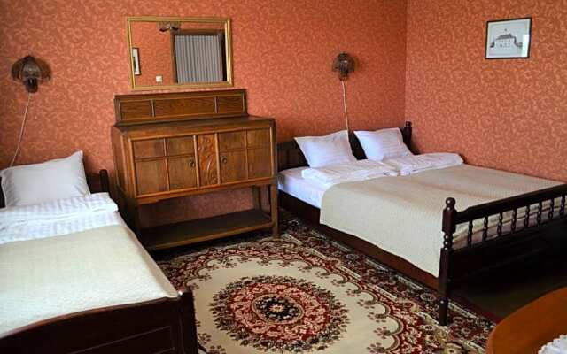 Kraavi Guest Hostel